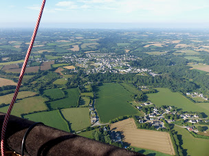 Photo n°2 de ouest montgolfière à Saint-Yvi (Agence de vols touristiques en montgolfière)