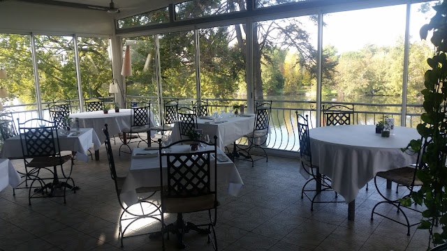 Au Bord de la Source