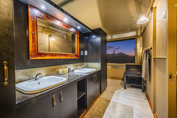 Moon Mountain Lodge by null