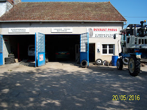 Photo n°1 de Duvault Pneus Sarl à Saint-Sernin-du-Plain (Atelier de réparation automobile)