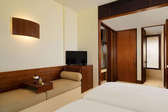 Alila Manggis by null