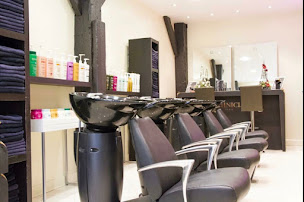 Photo n°39 de World Cut Paris à Paris (Maquilleur.euse)