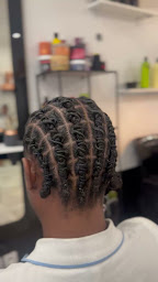 Photo n°7 de FF Beauty - Coiffeur Afro / Barber Poissy à Poissy (Magasin de perruques)