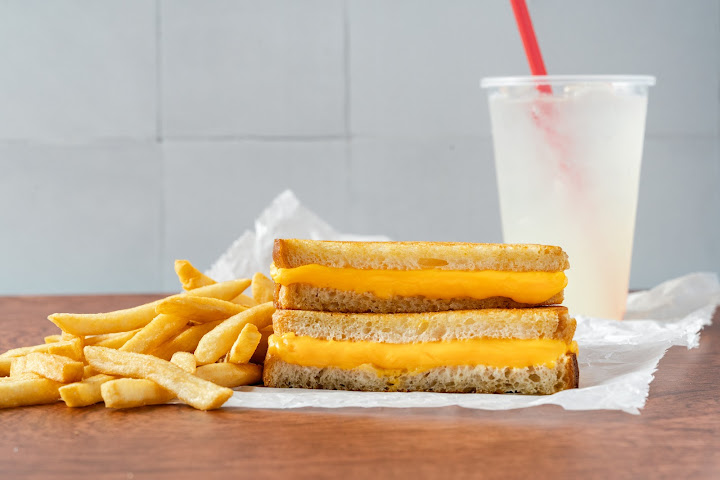 Nation's Giant Hamburgers & Great Pies by null