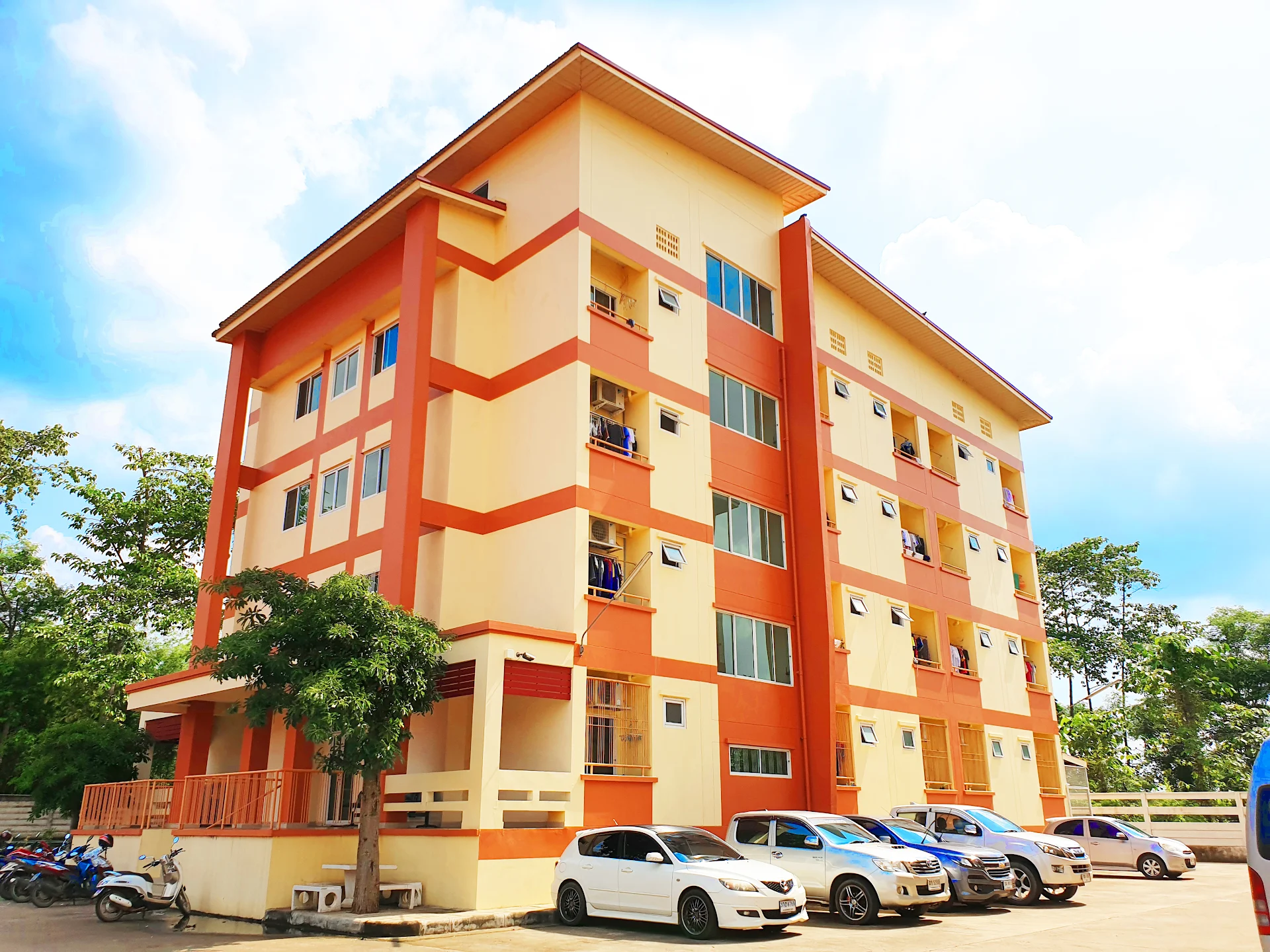 Leo Residence Kabin Buri