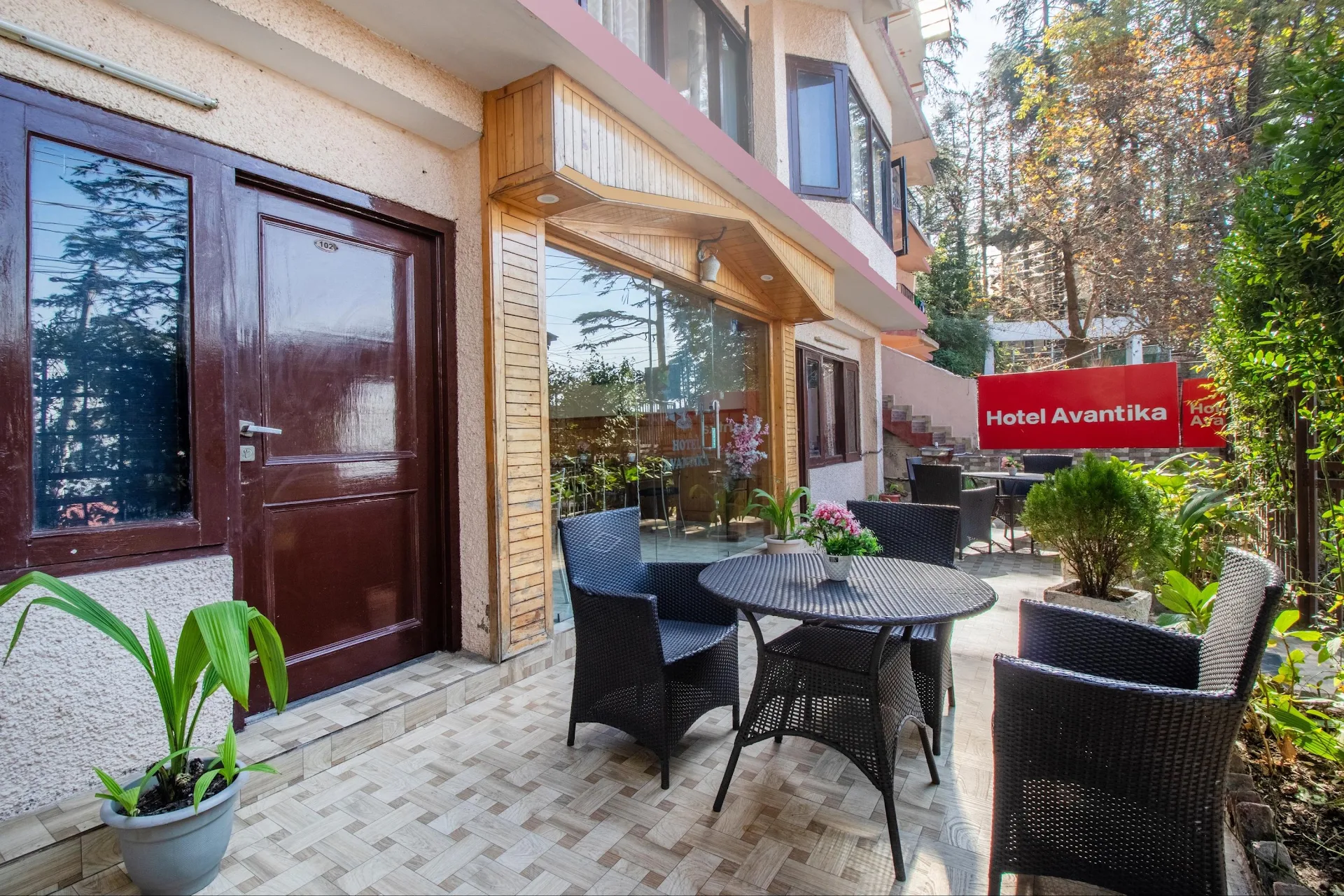 Itsy Hotels Avantika With Forest View