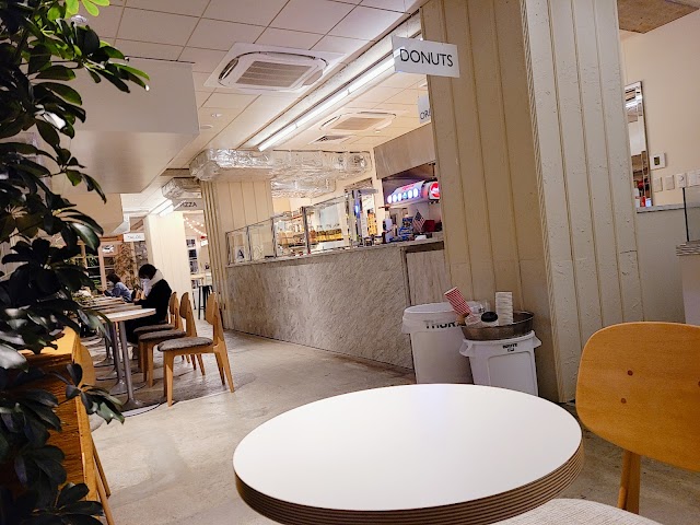 PIZZA SLICE COMMISSARY