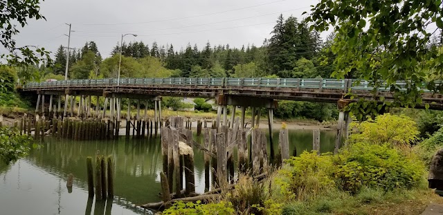 Kurt Cobain Under the Bridge memorial