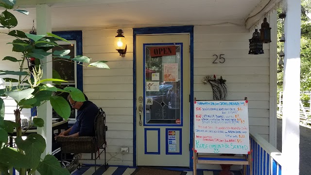 Rolling River Cafe Gallery & Inn