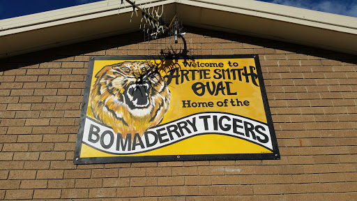 Royal Artie Smith Oval - Thumbnail