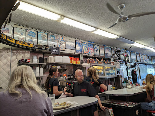 Oscar's Cafe - Visual