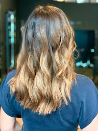 Photo n°40 de Chez Lea - Salon de coiffure Cannes à Cannes (Salon de coiffure)