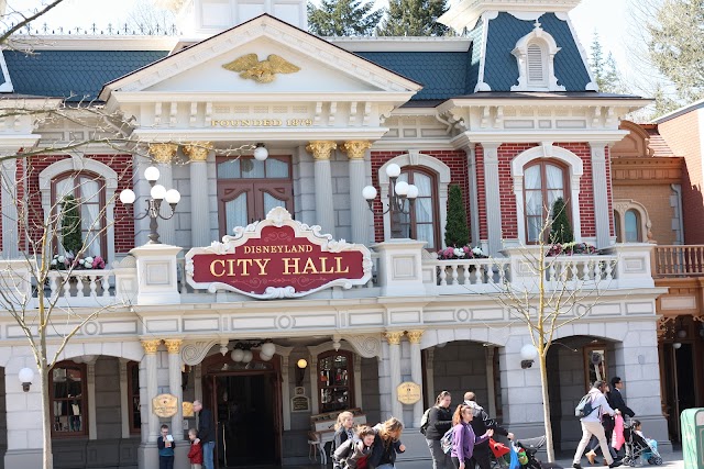 Disneyland City Hall