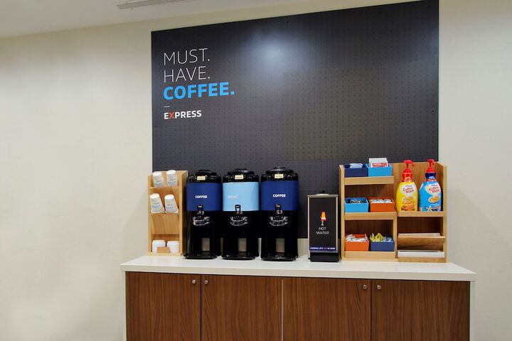 Holiday Inn Express & Suites Warwick-Providence (Airport) by null