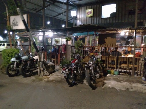 Kedai Disto, Author: Veneranda Novita