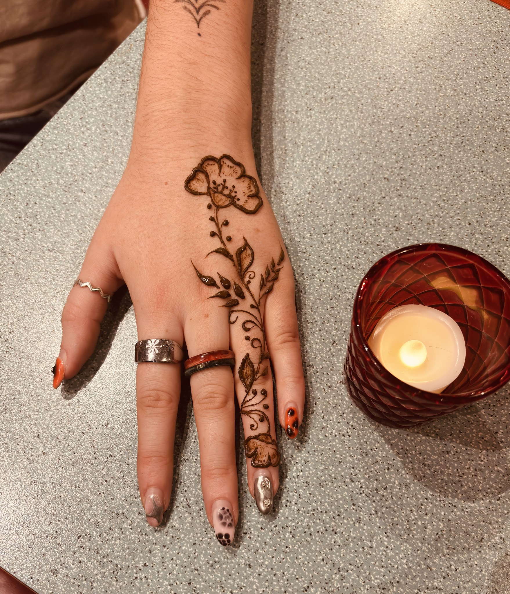 Henna art by Rev - Certified Professional artist - Mehndi Artists - photo 1