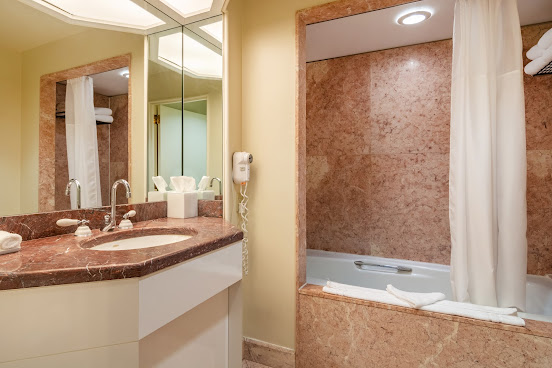 The Buckingham Hotel by null