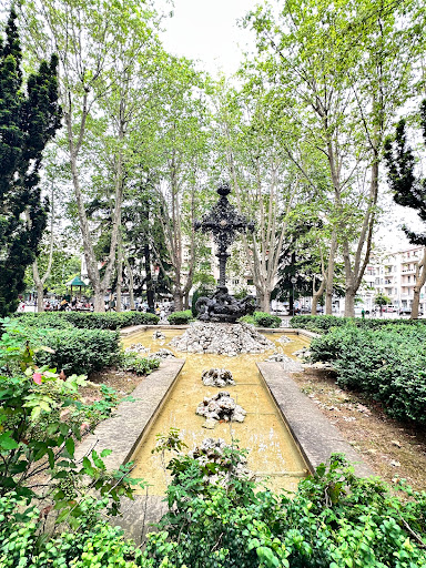 Cruz de hierro y fuente - Thumbnail