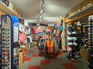 Photo n°2 de La Godille Netski à Vars (Magasin de vêtements de sport)