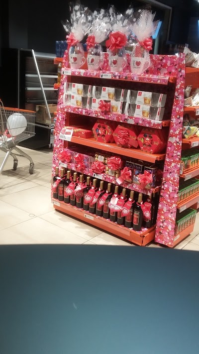 Photos of Hampton Plaza, Shop N Save Supermarket Adjiringanor