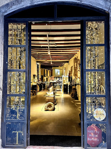 Habit Atelier by Miquel Barbera