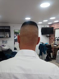 Photo n°6 de Votre salon ( nouvelle tendance) Bray sur Seine à Bray-sur-Seine (Salon de coiffure)