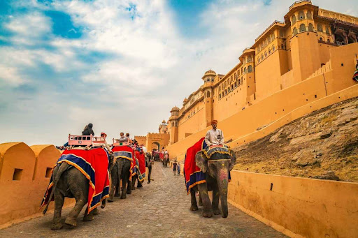 Taxi Wale India Provide taxi and tour packages for Rajasthan Tour