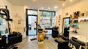 Photo n°21 de Coiffure SG Mixte à Paris (Salon de coiffure)