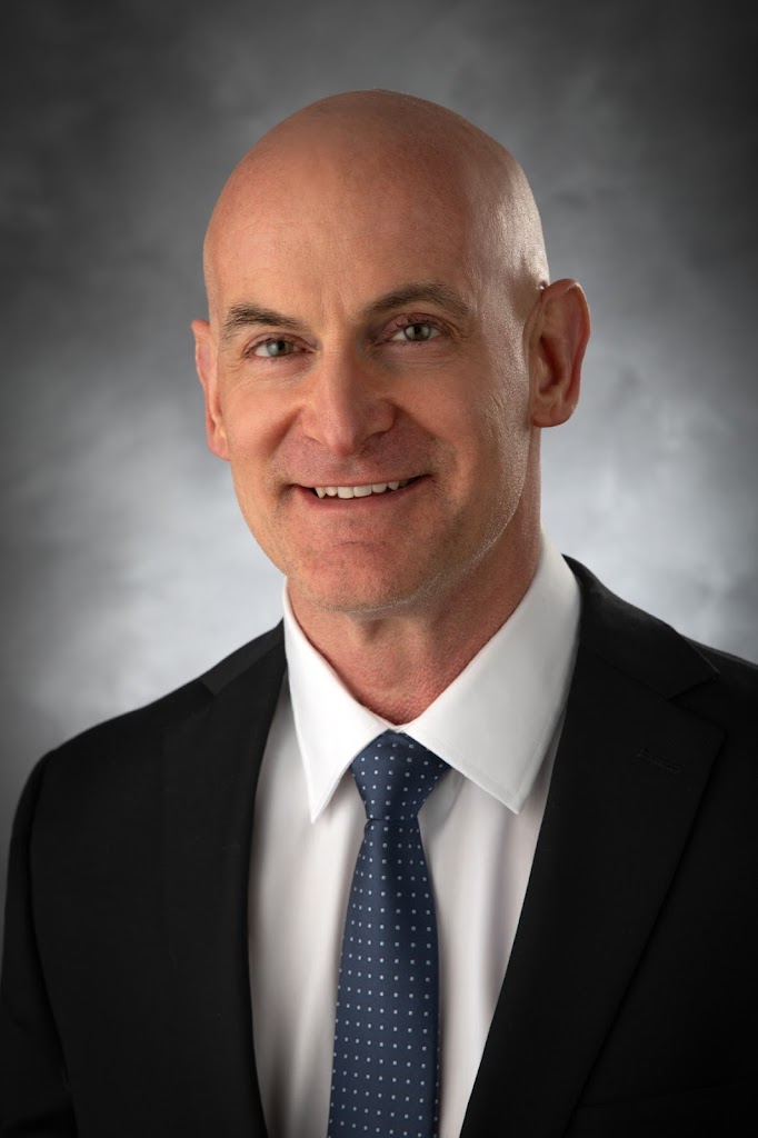 Robert G Strange Jr M D