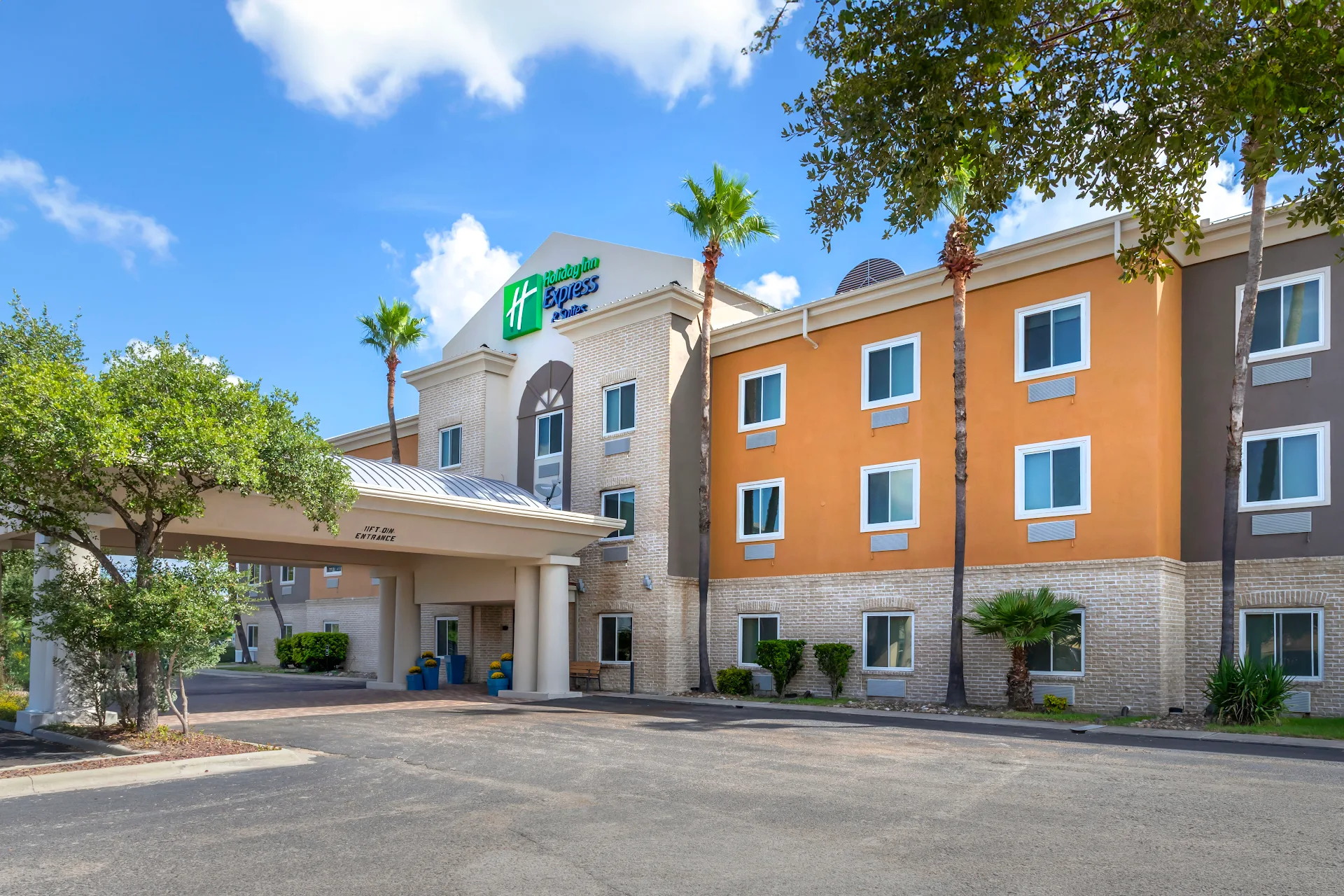 Holiday Inn Express & Suites