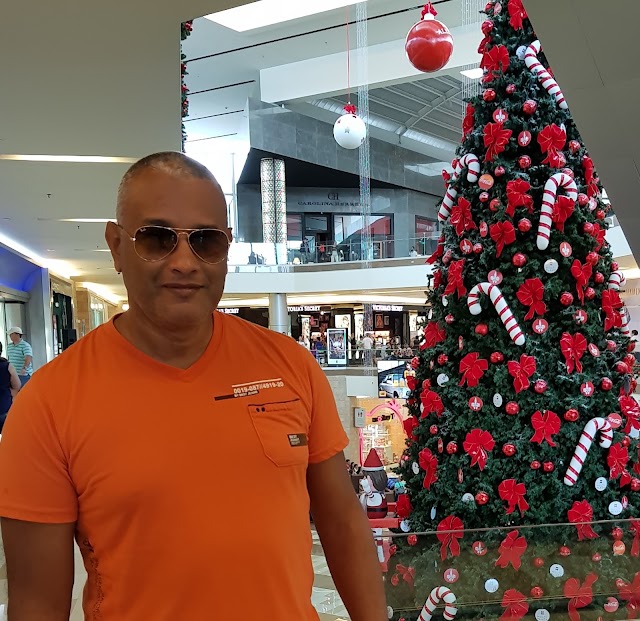 Centro Comercial Multiplaza Escazu