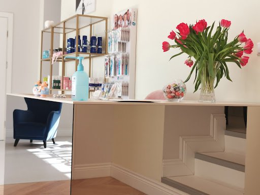 Dr Anna Bucka PrevDent Wybielanie zębów wrażliwych Leczenie Bruksizmu Medycyna Estetyczna Botoks Warszawa