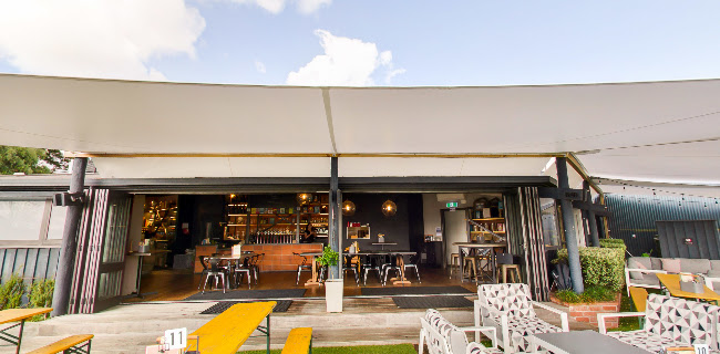 Reviews of The Hunting Lodge - Winery, Restaurant, Lawn Bar & Events Venue in Waimauku - Liquor store