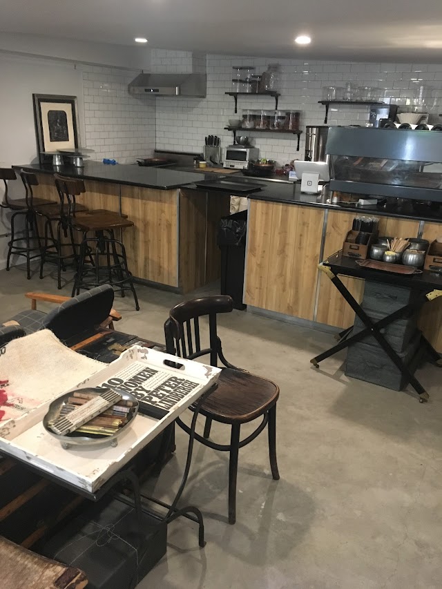 ad hoc collective | coffee + shoppe