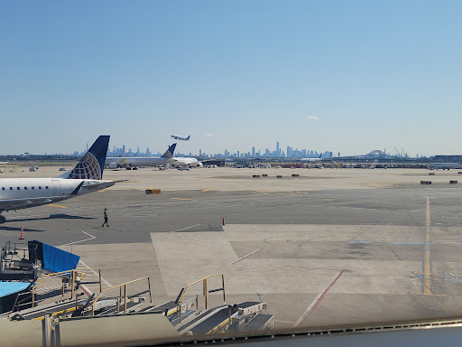 United Polaris Lounge - Thumbnail