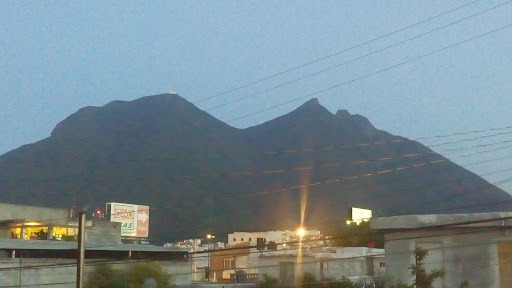 PLAZA PROFR. SIMON SALAZAR MORA