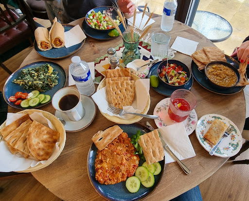 Y2 Cafe - Visual