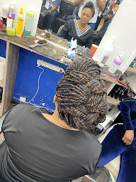 Photo n°17 de Erika COIFFURE BEAUTY LIGHTS à Paris (Salon de coiffure)