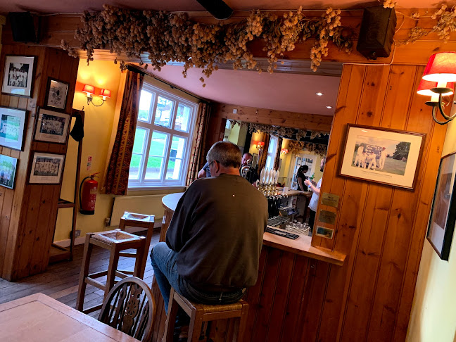 Swan on the Green - Pub