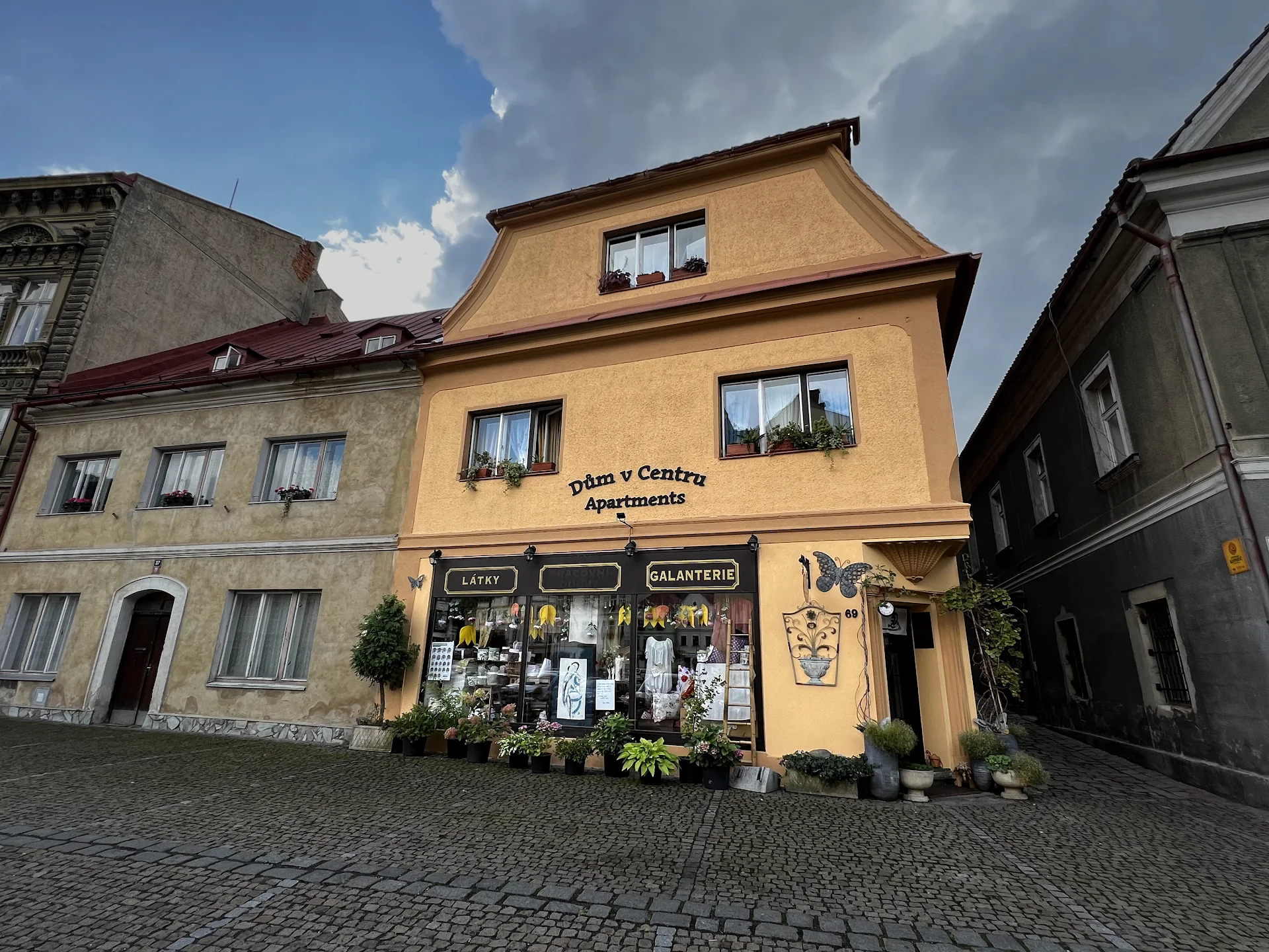 House Center