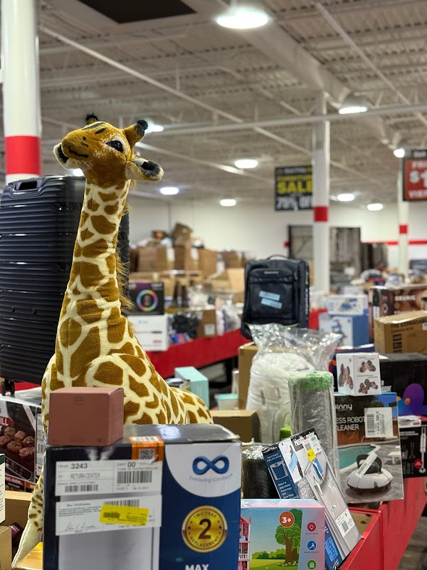 Black Friday Outlet photo 2