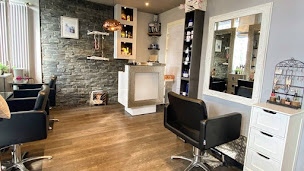 Photo n°4 de Coiffure Tout pour plaire à Les Belleville (Salon de coiffure)