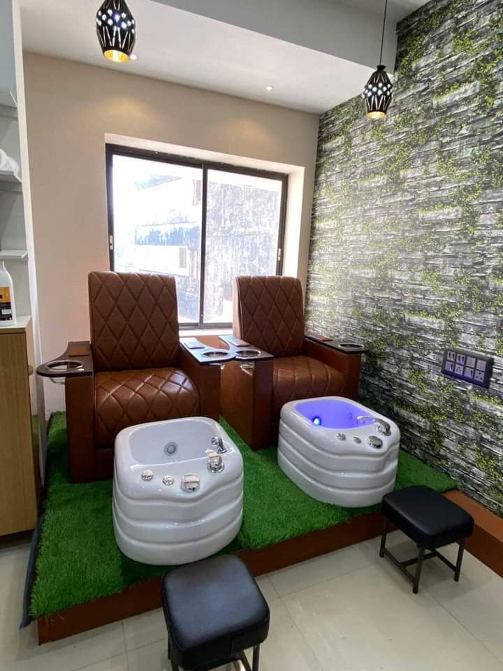 Nisika Gent S Parlour