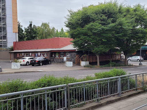Mak's Mini Mart - Visual