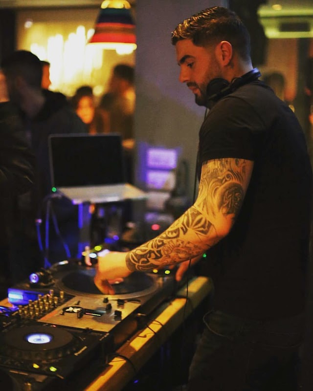 Raum Bar