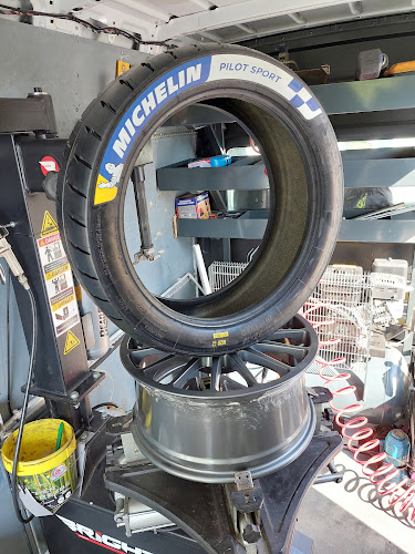 Opinii despre Ζακης Ελαστικα ΒΟΛΟΣ în Βόλος - Κατάστημα ελαστικών