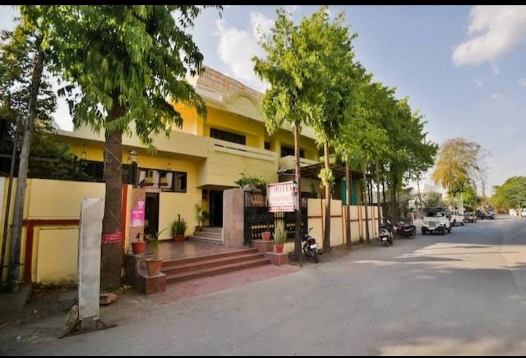 HOTEL AMBIKA PALACE