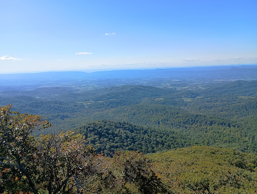 Marys Rock Summit Trailhead parking