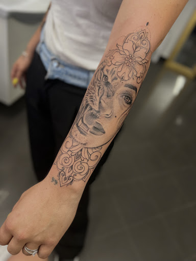Vegvisir Tattoo Studio - Thumbnail