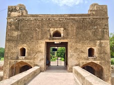 Hiran Minar Tomb